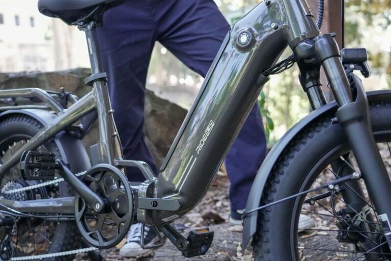 Convenient Foldable E-Bikes : ride1up portola