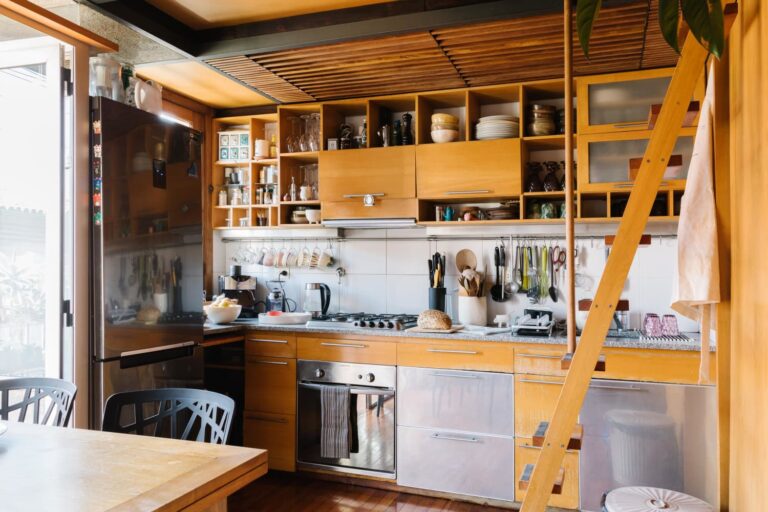 7 Ideas to Update a Modern Kitchen with Oak Cabinets