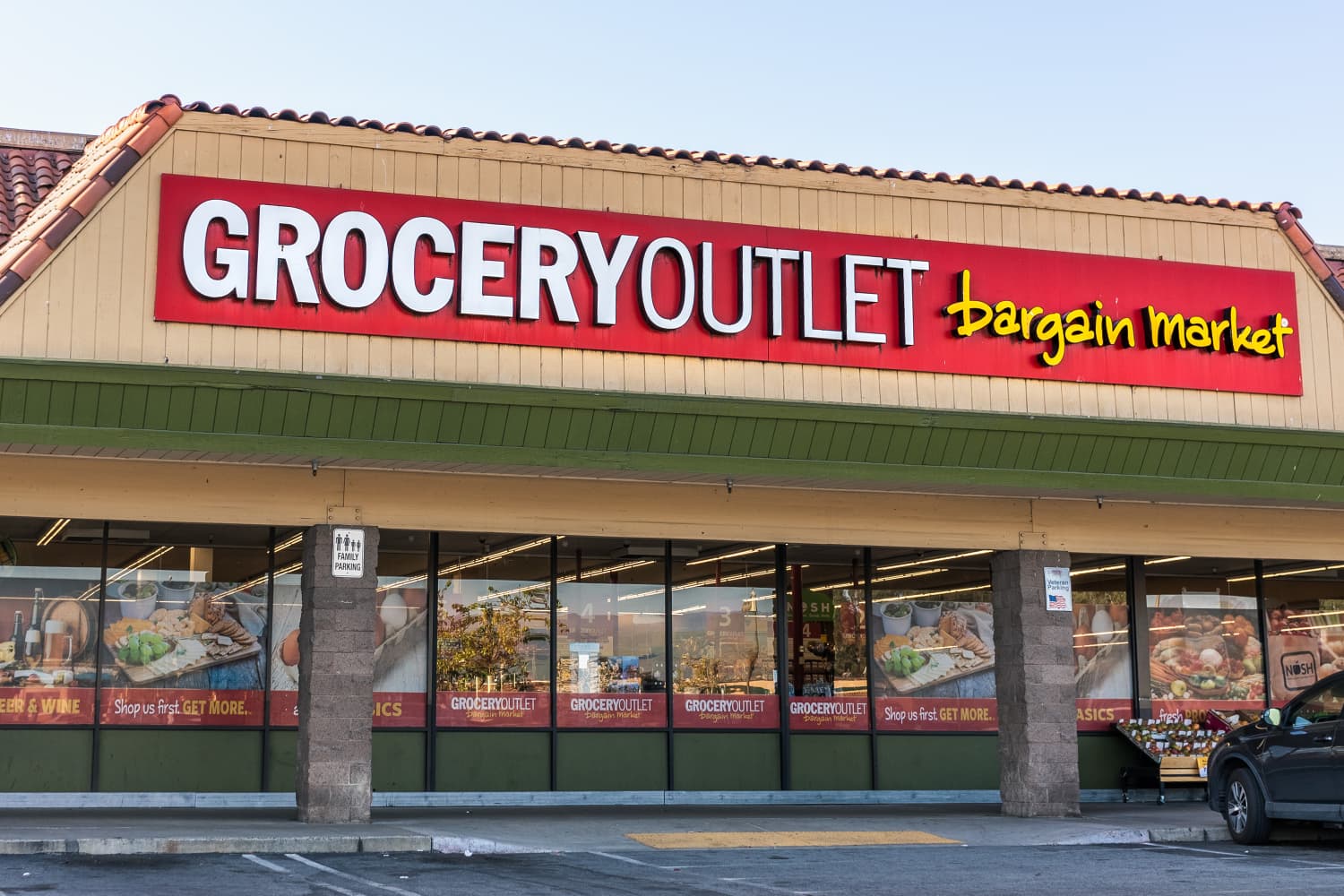3 Grocery Outlet Dinner Finds for Spring (All $10 or Less)